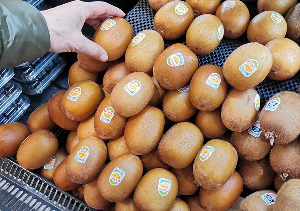 陕西西安市场上丑猕猴桃收到消费者追捧